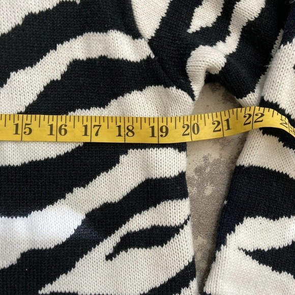 Diane von Furstenberg Zebra Print full Zip Mid Length cardigan sweater medium - Picture 6 of 11